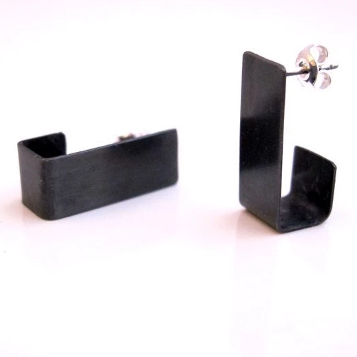 E / earrings