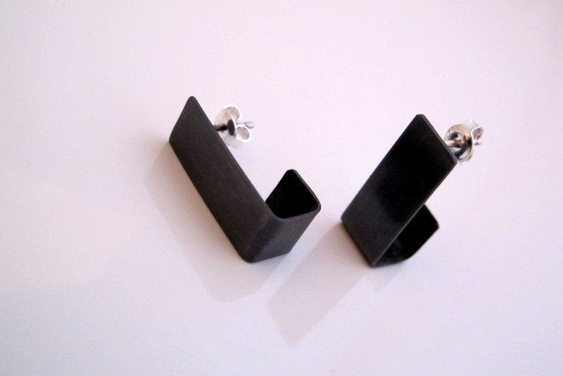 E / earrings