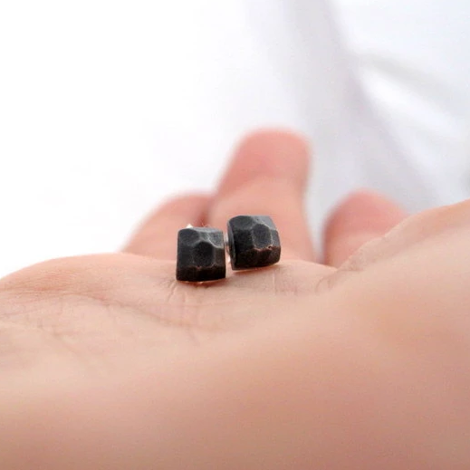 Nuggets / Black / earrings