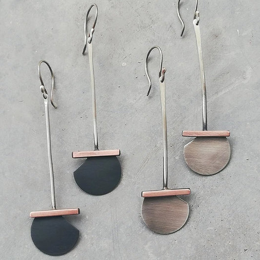 Hand / earrings