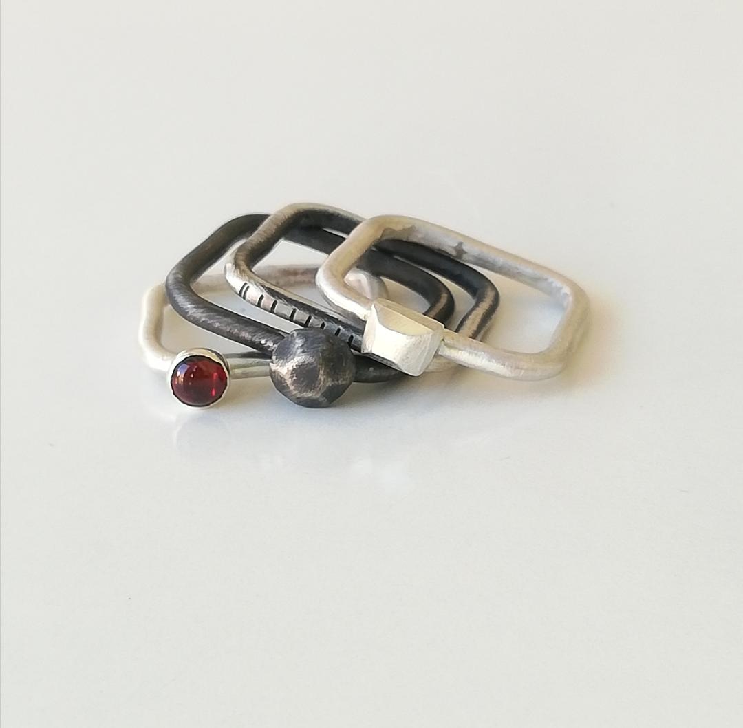 4U1 garnet I / square / ring